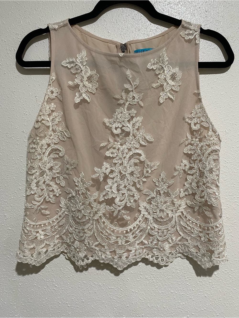 alice + olivia Floral Lace Sleeveless Blouse in Beige Like New